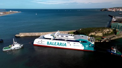 Baleària pone a flote su primer 'fast ferry' 100% eléctrico: conectará Tarifa y Tánger en verano
