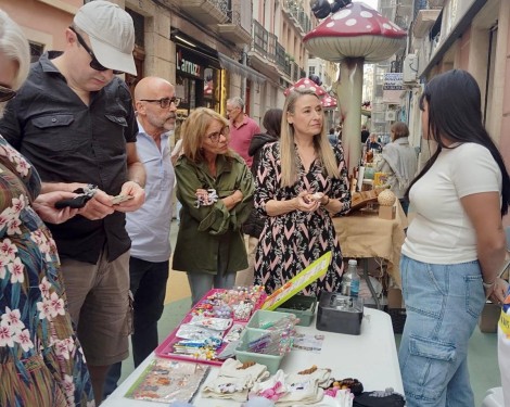 Alicante impulsa el comercio local con 'Botigues al Carrer' reuniendo a cientos de personas