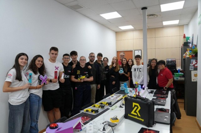 Veracruz arropa a los tres campeones del centro alcantarillero MMM Academy que representarán a España en la final mundial de robótica 
