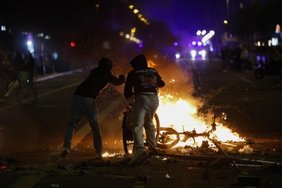 Un centenar de detenidos por disturbios en Barcelona, el 25% menores