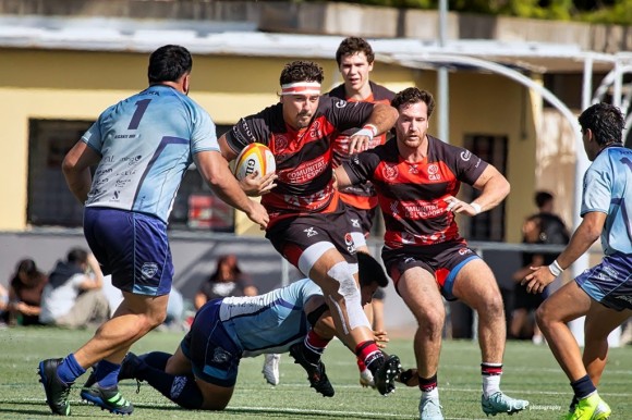 El CAU pisa el acelerador y sentencia el derbi valenciano ante el Akra (67-21)