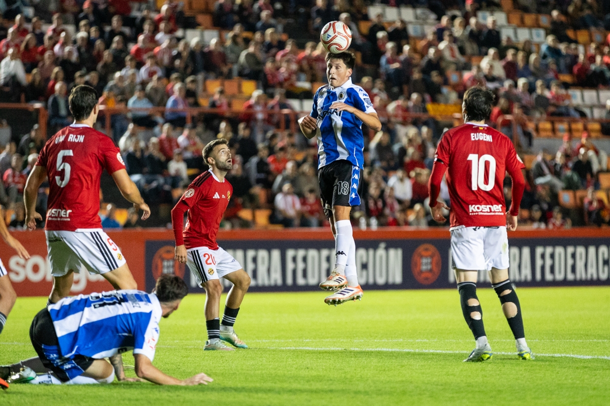 Fidalgo regaló un balón a Eugeni que convirtió en gol desde el centro del campo
