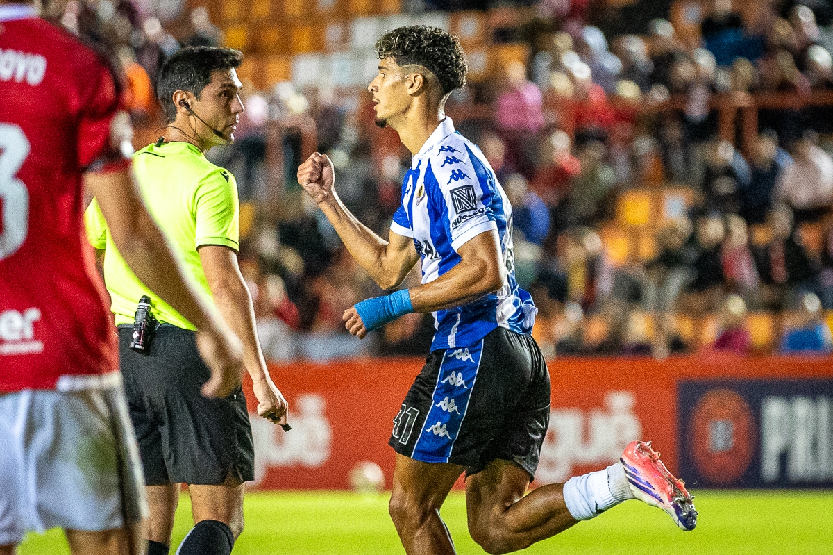 Hamza se estrnó como goleador con el primer equipo