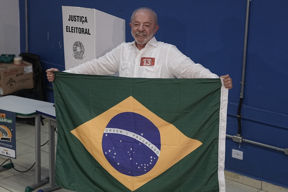 Lula remonta y es reelegido presidente de Brasil al vencer a Flávio Bolsonaro por un estrecho margen