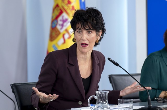 Saiz confirma que el Gobierno subirá el SMI en 2027 y mantendrá su exención en el IRPF