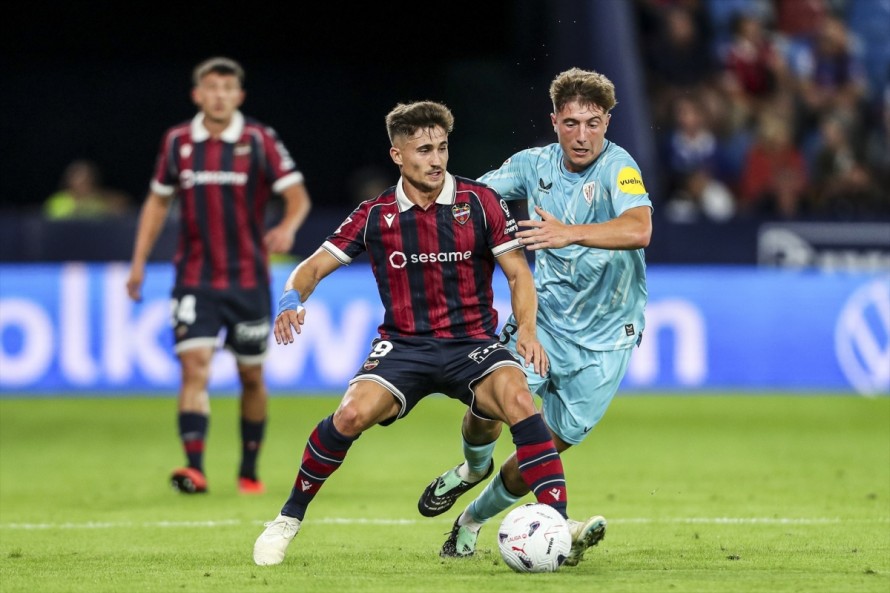 Iván Romero ya es centenario con el Levante