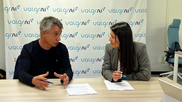 AIJU y ValgrAI firman un convenio de colaboración para impulsar la inteligencia artificial en el sector del juguete