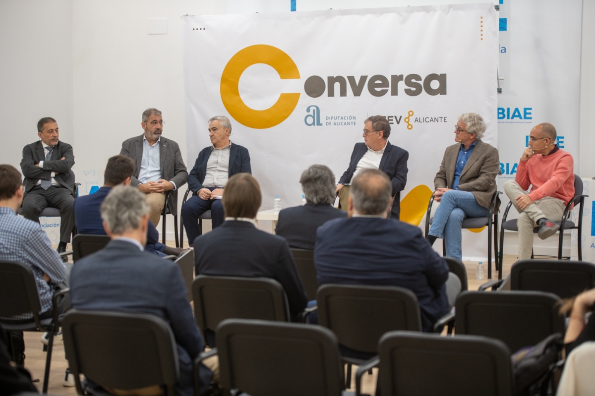Una mesa redonda abordó los retos de la conectividad en las zonas industriales.