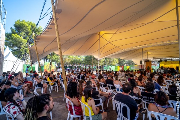 La pareja de Assange hablará de salud democrática en el foro social del Rototom en Benicàssim