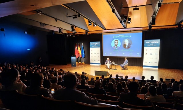 'Murcia Plaza' presenta la revista 'Tierra de Empresas' arropada por el mundo económico y empresarial