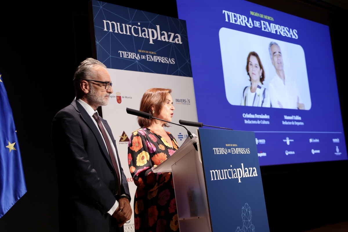 Los periodistas Cristina Fernández y Manuel Tallón fueron los conductores de la gala. - Foto: CPM IMAGEN Los periodistas Cristina Fernández y Manuel Tallón fueron los conductores de la gala.