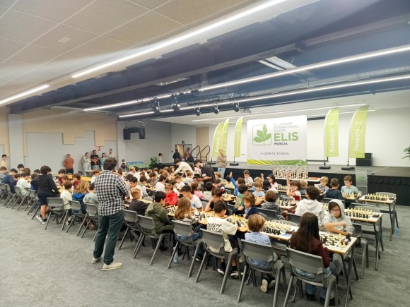 Cerca de 100 escolares de 30 colegios inauguran en Murcia el XX Circuito Escolar Educajedrez