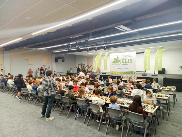 Cerca de 100 escolares de 30 colegios inauguran en Murcia el XX Circuito Escolar Educajedrez
