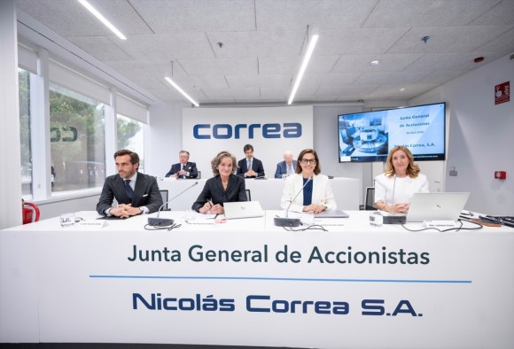El atractivo encanto de una Nicolás Correa camino de las cuatro décadas cotizando en el parqué bursátil