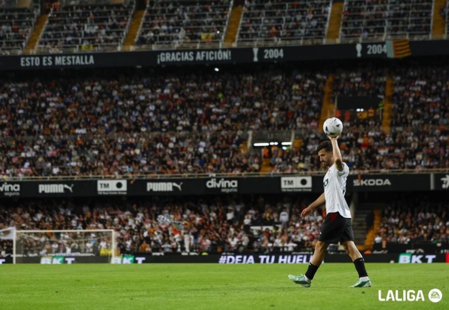 El Valencia CF, a por un 'respiro' copero en la fiesta del Tavernes en Mestalla