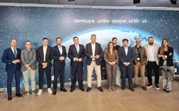 El aeropuerto de Castellón y CaixaBank se alían para favorecer la financiación de startups aeroespaciales