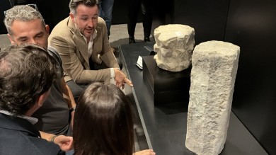 Elche exhibe un capitel islámico de hace mil años hallado en los baños árabes del Mercado Central