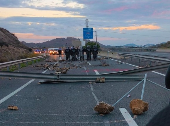 Segundo día de la huelga del metal: aumenta la tensión en Navantia y ya son cuatro los detenidos