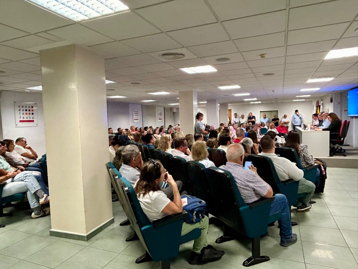 Un momento de la asamblea de Fogueres.