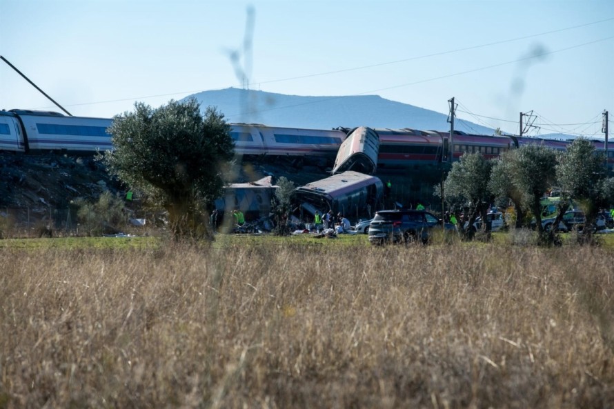 Al menos diez fallecidos en el choque de dos trenes de alta velocidad en Urda (Toledo)