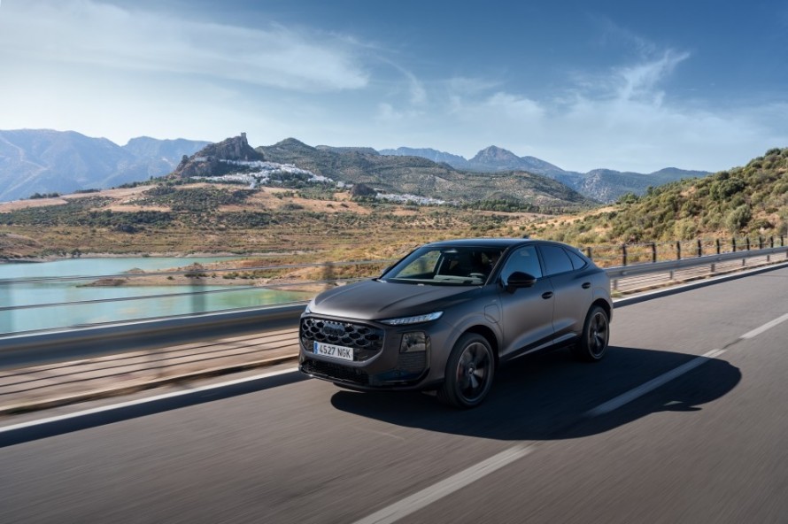 El Audi Q3 amplía su oferta híbrida enchufable y refuerza la gama TFSI con más potencia y electrificación 