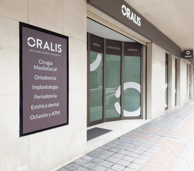 Cierre de la clínica Oralis de Elche: la OCU insta a los afectados a reclamar cuanto antes por los tratamientos interrumpidos y el dinero adelantado