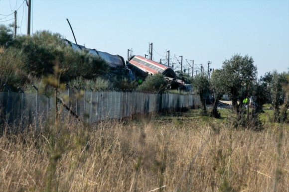 Cerca de 100 efectivos de la UME prestan su ayuda en el lugar del accidente ferroviario