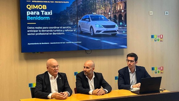 Benidorm 'estrena' el proyecto piloto ‘QIMOB para Taxi’, un cuadro de mandos de toda la actividad del servicio 