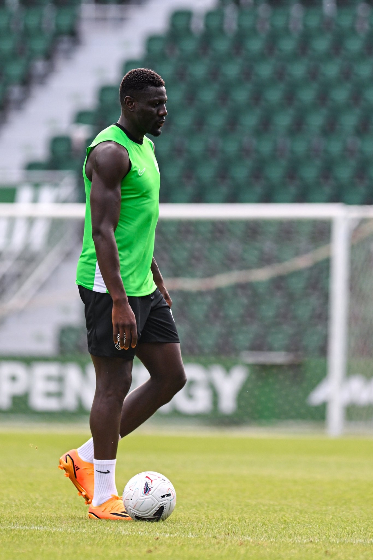 Diaby en un entrenamiento - Foto: LOF Diaby en un entrenamiento