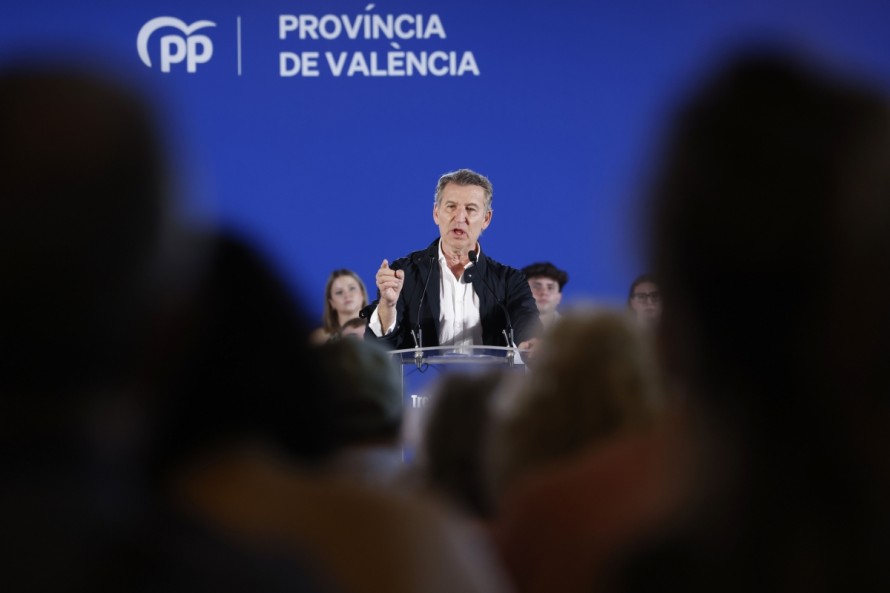 Ampliar aeropuertos, túnel pasante, Cercanías... las infraestructuras del plan que Feijóo promete aplicar si gobierna