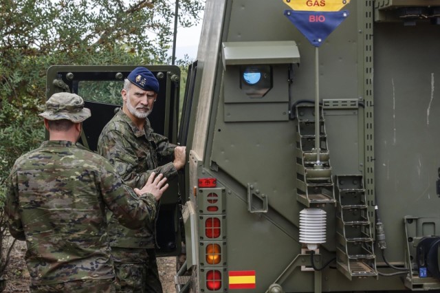 El Rey presencia en Bétera el ejercicio 