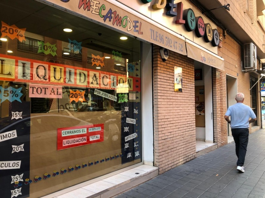 Relevo comercial en el Ensanche de Alicante: adiós a la histórica Mecamodel, bienvenida a Leroy Merlin