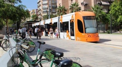 San Vicente reclama ampliar el TRAM nocturno durante todo el año, no solo en verano