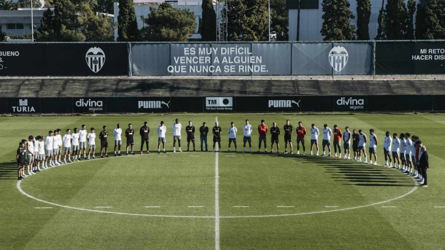 El Valencia guarda un minuto de silencio por las víctimas de Toledo y recuerda la dana