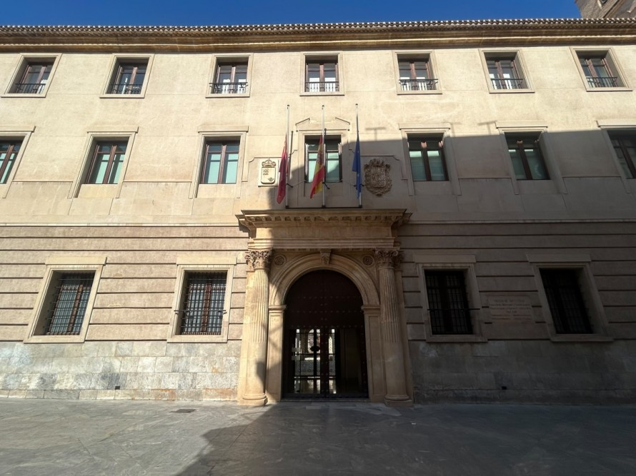Banderas a media asta en todos los edificios públicos de la Región de Murcia hasta el sábado