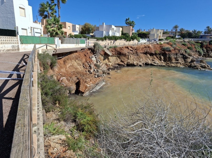 El derrumbe de Cala de las Melvas reabre el debate sobre el Sendero Azul de Cabo de Palos