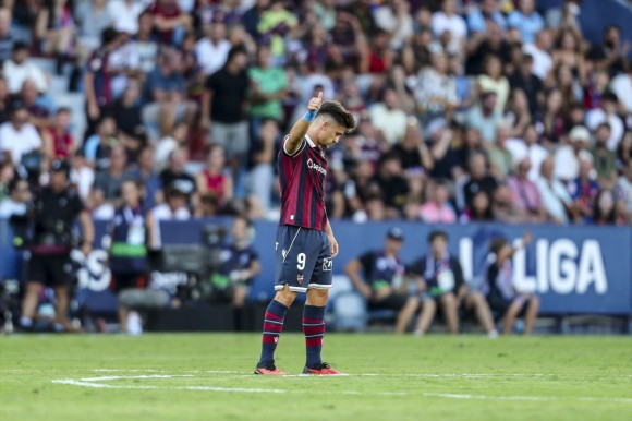 Iván Romero celebra sus cien partidos con el Levante: 