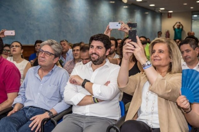López Miras lamenta la pérdida de Fátima Báñez: 