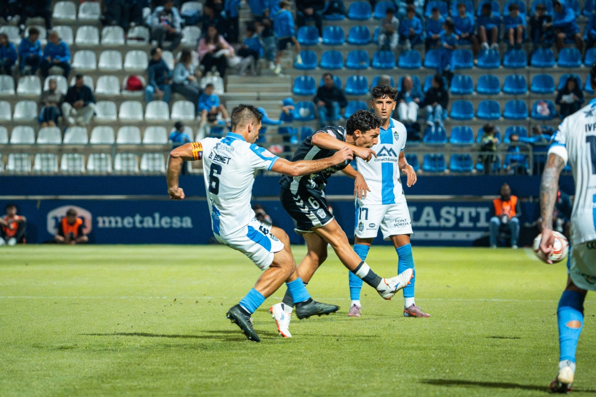 Borja Calvo jugó el encuentro por completo - Foto: LOF Borja Calvo jugó el encuentro por completo
