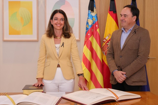 Nuria Martínez toma posesión como consellera de Servicios Sociales y Justicia tras la salida de Elena Albalat