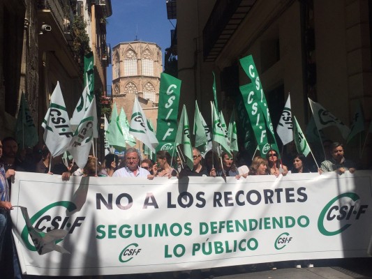 CSI-F vuelve a concentrarse en la Conselleria de Hacienda para reclamar la devolución de la extra