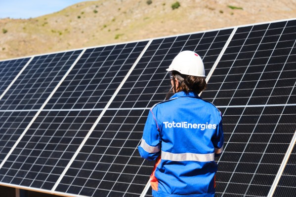 Inicia su funcionamiento la planta solar La Isla, en el Llano del Beal, operada por la francesa TotalEnergies y la murciana Soltec
