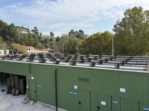 La Vall d’Uixó instala 80 placas fotovoltaicas en Aquacoves para ahorrar unos 16.000 euros anuales