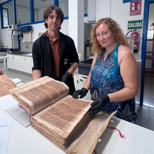 Torrent restaura un Cabreve de finales del siglo XVI, uno de los documentos más antiguos de su archivo