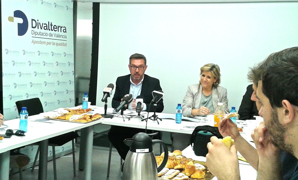 Víctor Sahuquillo y Agustina Bines, durante la rueda de prensa - 