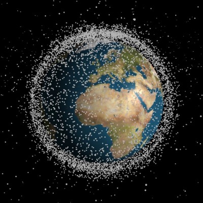 La basura espacial continúa creciendo y roza los 17.400 desechos orbitando alrededor de la Tierra