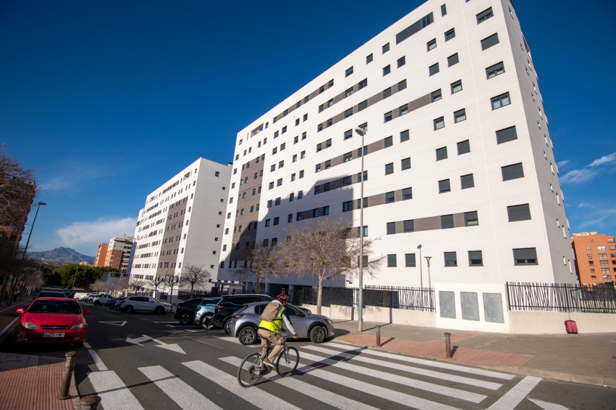 El edificio de VPP construido por Residencial Les Naus sobre un solar municipal en Alicante.