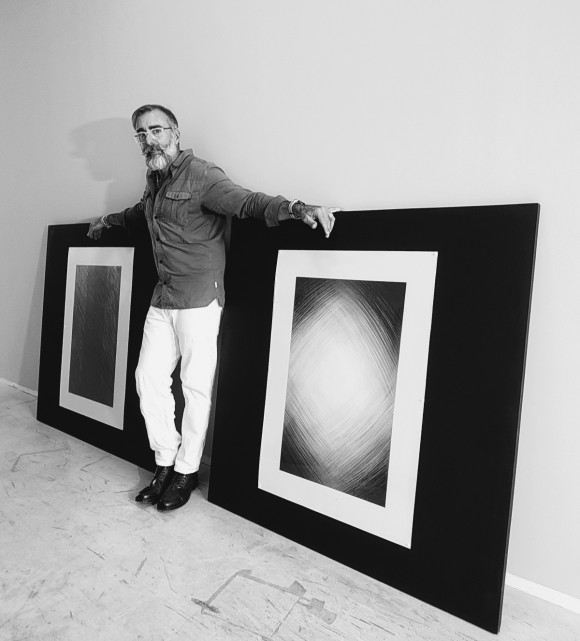 La poética del trazo y el silencio: José Mayor Iborra expone en Mazarrón 'Umbral de silencio'