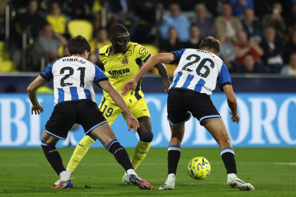 El Villarreal continúa penalizando la falta de acierto y cae en casa frente al Espanyol