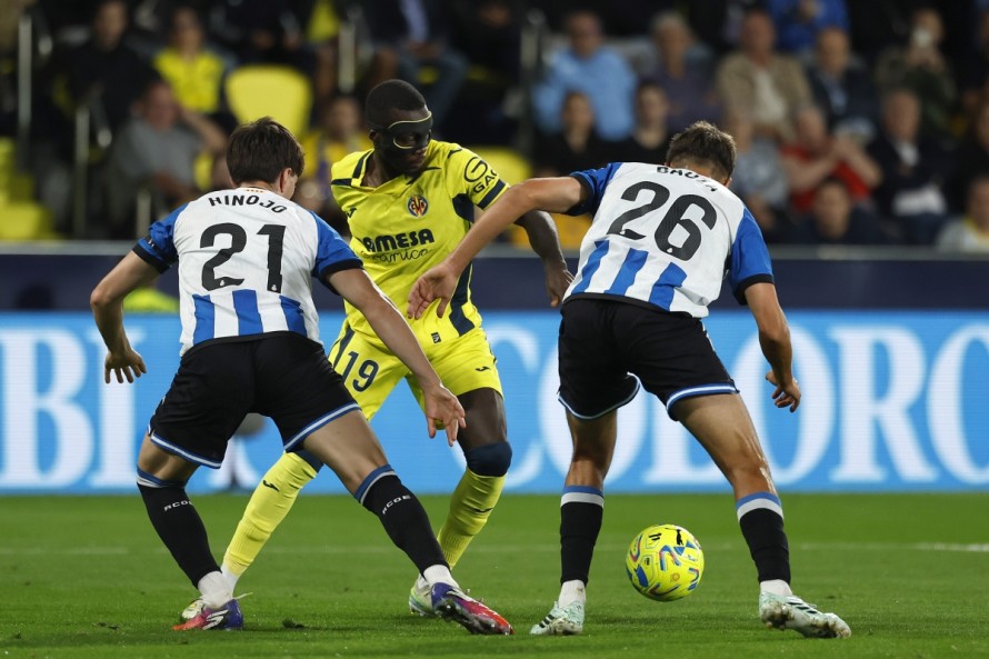 El Villarreal continúa penalizando la falta de acierto y cae en casa frente al Espanyol